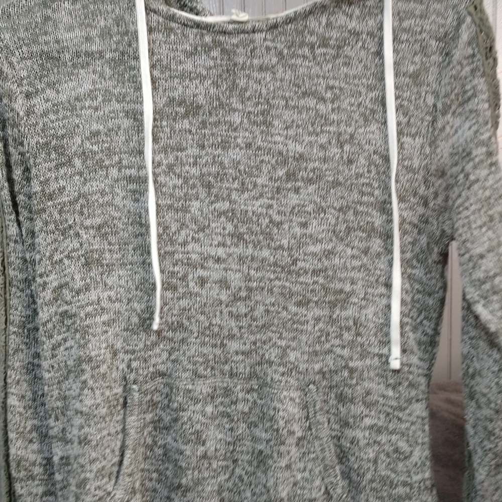 Long sleeve green top